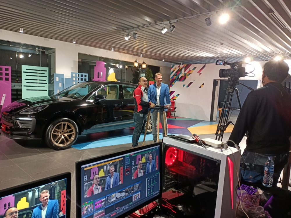 LAUNCHINGPORSCHE