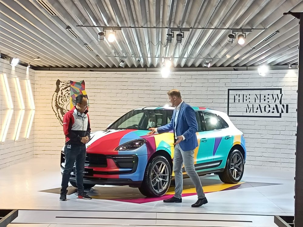 LAUNCHINGPORSCHE2